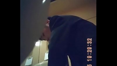 voyeur toilet Nhat Ban